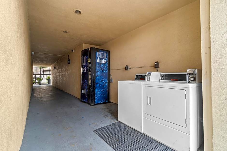 Travelodge by Wyndham Fairplex Pomona