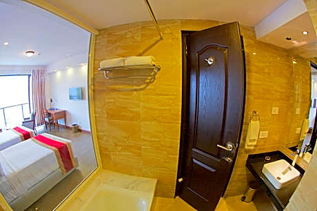 Cottage Deluxe with Jungle View  Free City Shuttle