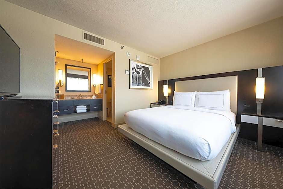 DoubleTree By Hilton Houston Hobby Airport