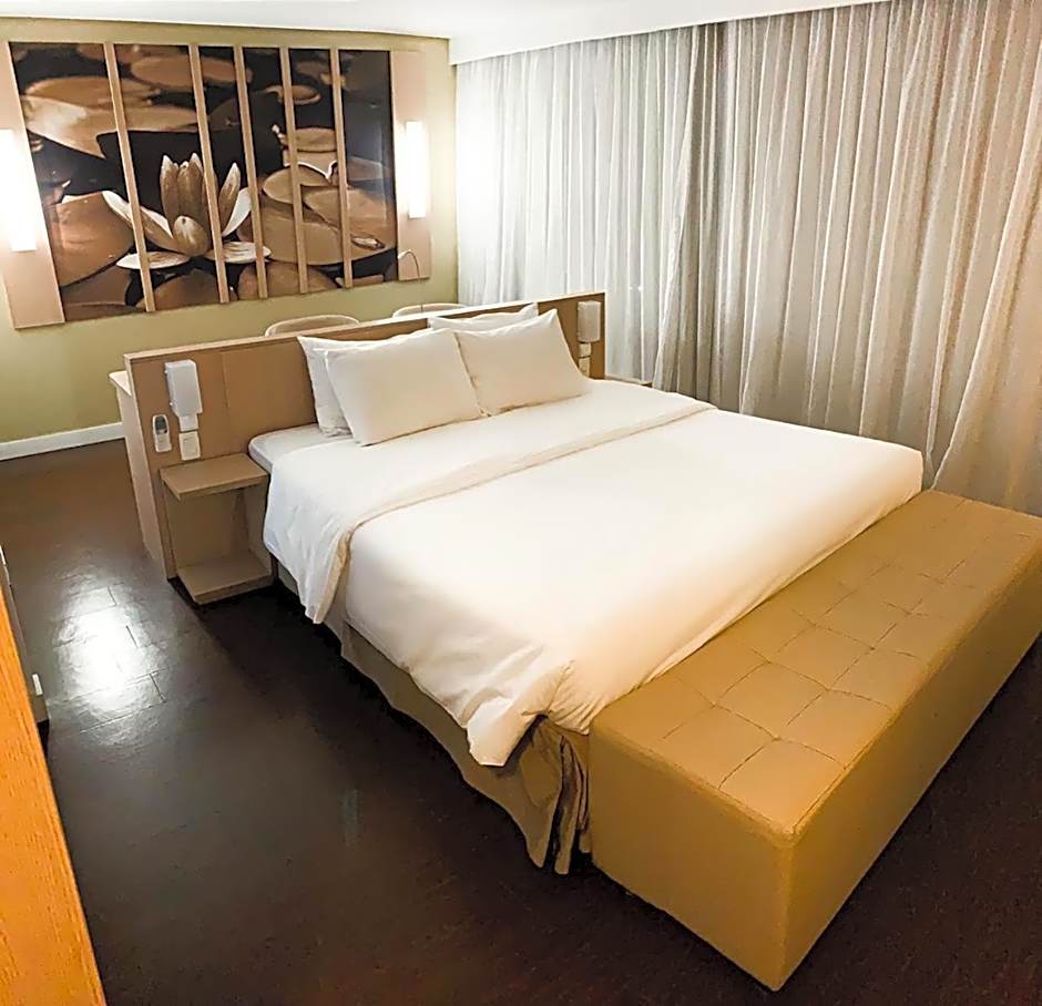 Photo 1 of 12 of Superior 1 Queen Bed