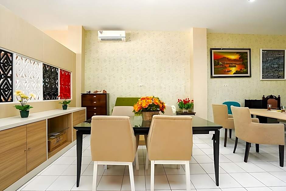 Hotel O Surabaya near Surabaya Town Square formerly Kupang Gunung Residence