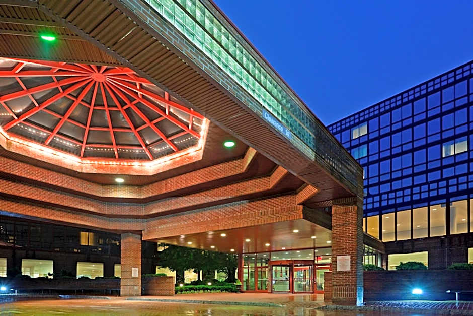 LaGuardia Plaza Hotel