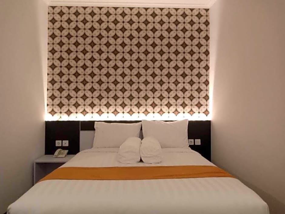 Front One Boutique Tugu Muda Semarang