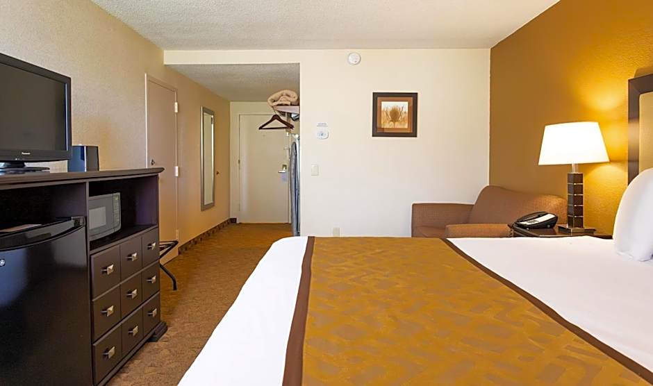 Photo 1 of 14 of 1 King Bed, Accessible