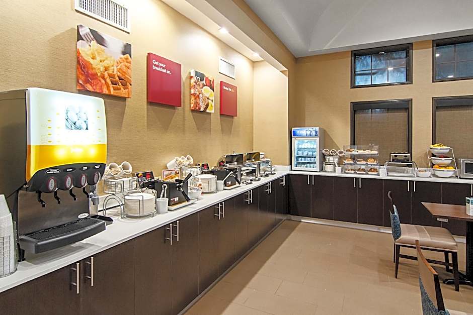 Comfort Suites NW Dallas Near Love Field