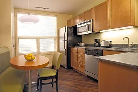 One-Bedroom King Suite