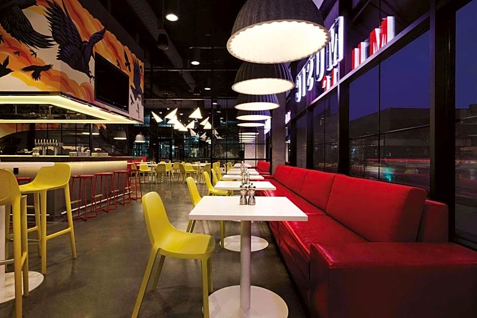 Radisson Red Minneapolis Downtown