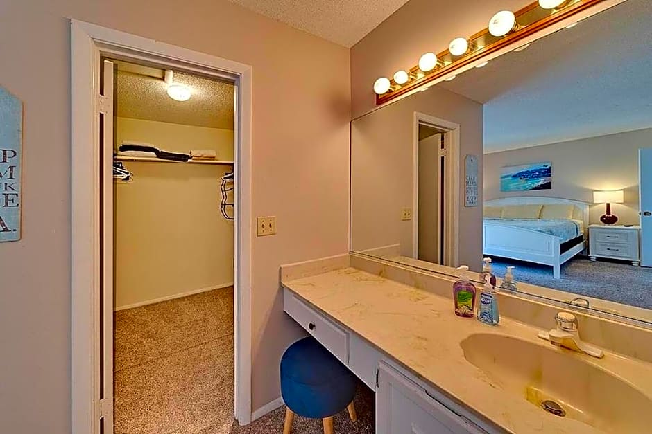 Siesta Key Beach - 2 Bedroom - 3 Beds - 3 Bathroom Duplex with Heated Swimming Pool