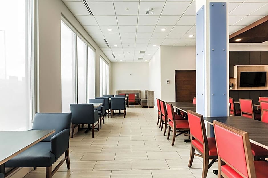 Holiday Inn Express & Suites Edmonton N - St. Albert By IHG