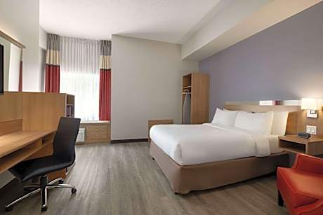 King Room with Roll-in Shower - Mobility Access/Non-Smoking