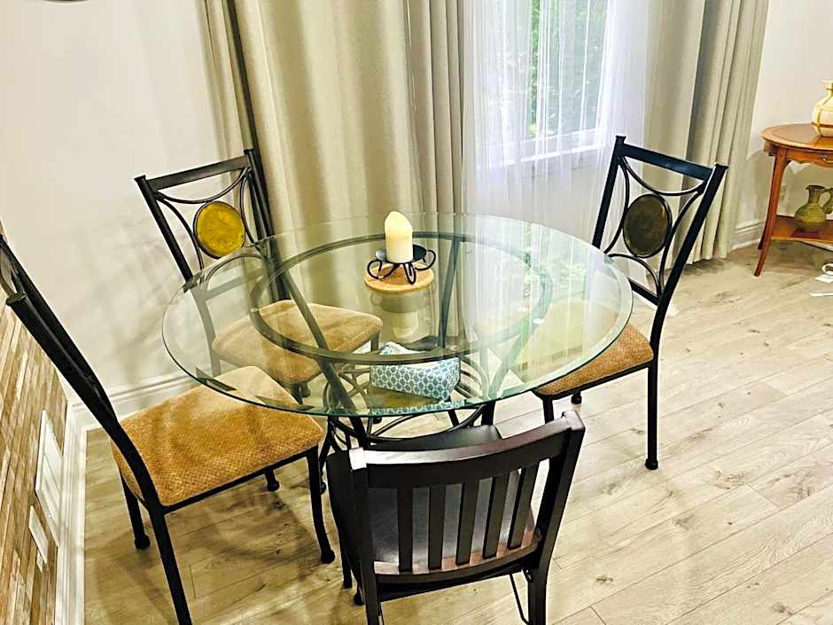 Vacation house Entire floor Kids yard walk 2 subway