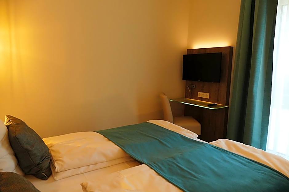 Meyn's Apartments & Hotel