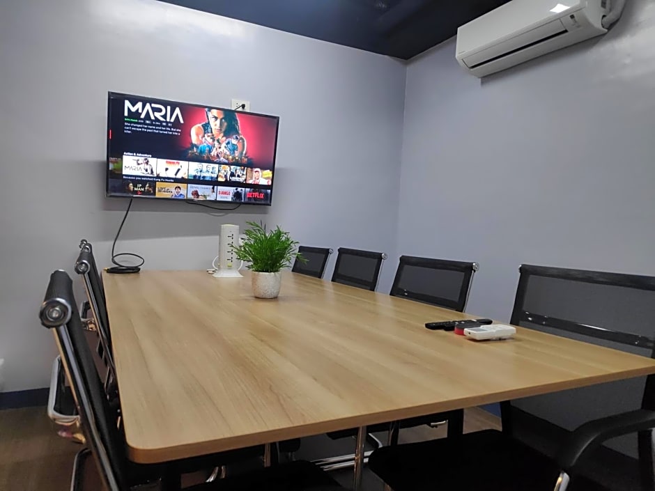 Nomad's Hub - Best Value Co-living Hostel