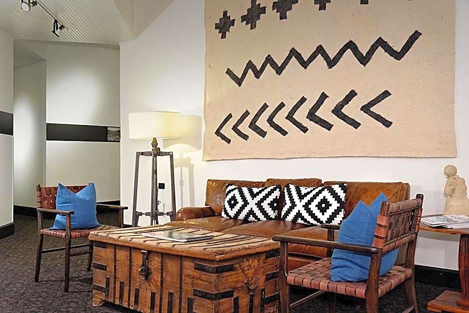 Independence Square 211, Chic Hotel Room with Mountain Views, A/C, & Rooftop Hot Tub