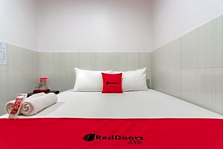 RedDoorz @ Komplek Pontianak Mall