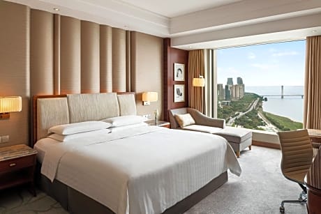 Deluxe River View King Rooms(RMB 220 net F&B Dining Credit,The Credit is applicable on all FB places expect Banquet）