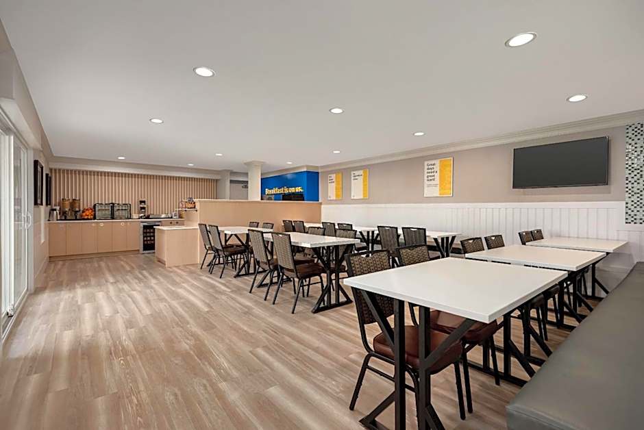 Days Inn by Wyndham Kelowna