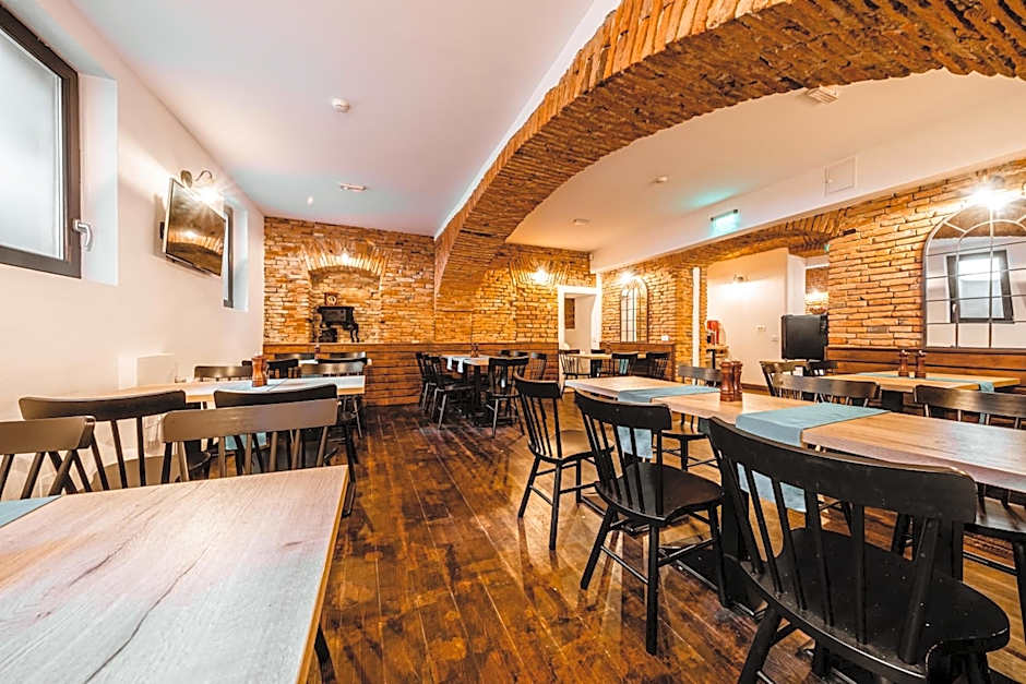 CASA CHITIC - HOTEL & RESTAURANT- Str Nicolae Balcescu 13