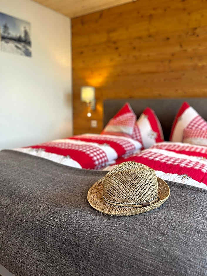 Berggasthaus Eggberge - Boutique Mountain Hotel - Access via Cablecar