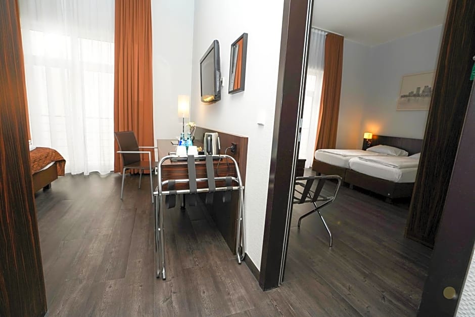 The Atrium Hotel