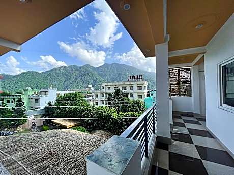 12 Monks Hostel Rishikesh