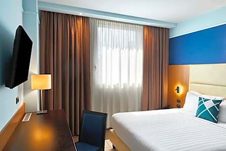 Standard Queen Room with City View