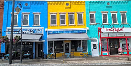 Canalside Restaurant & Inn