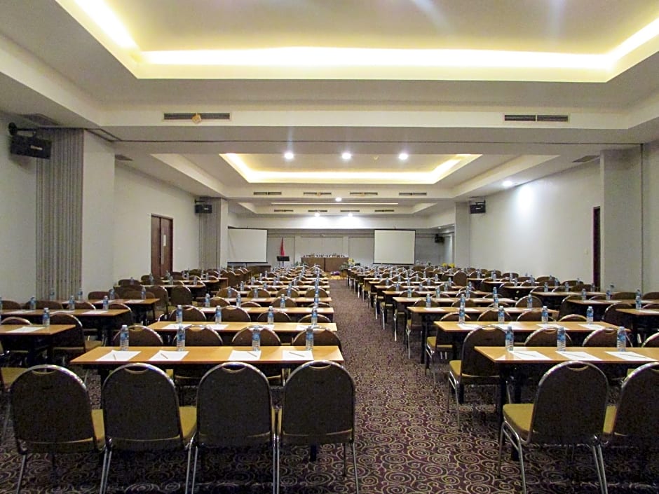 Grand Cikarang Hotel