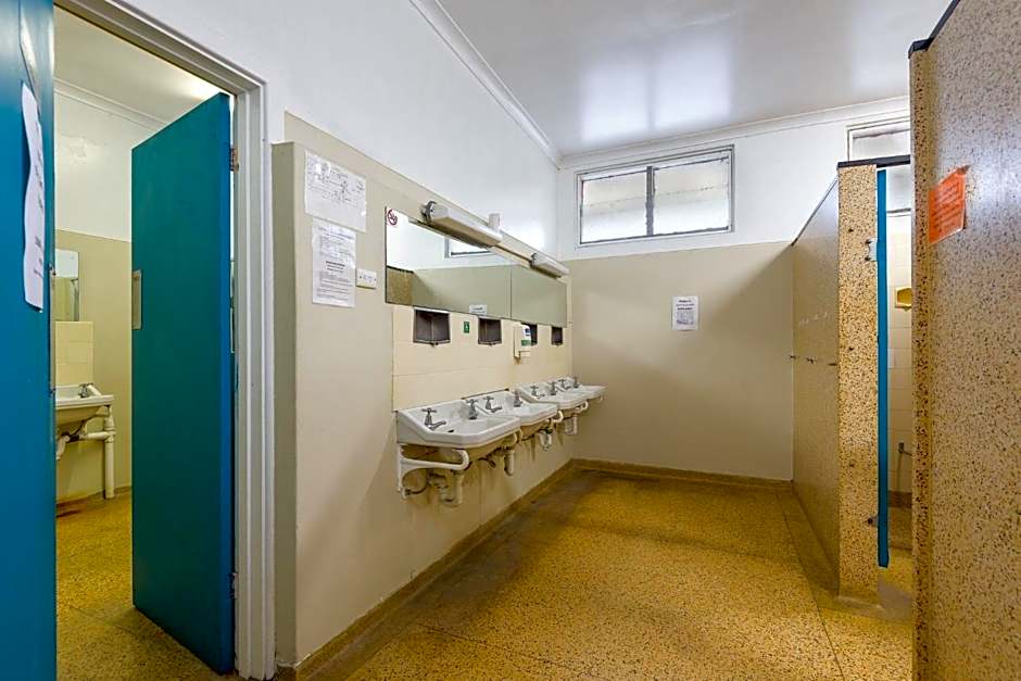 1849 Backpackers Albany