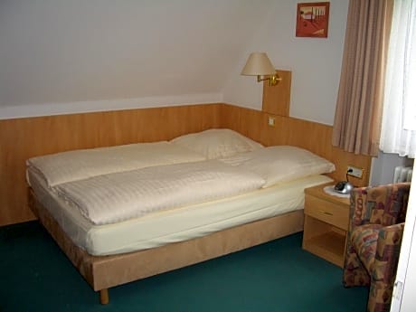 Queen Room with Garden View