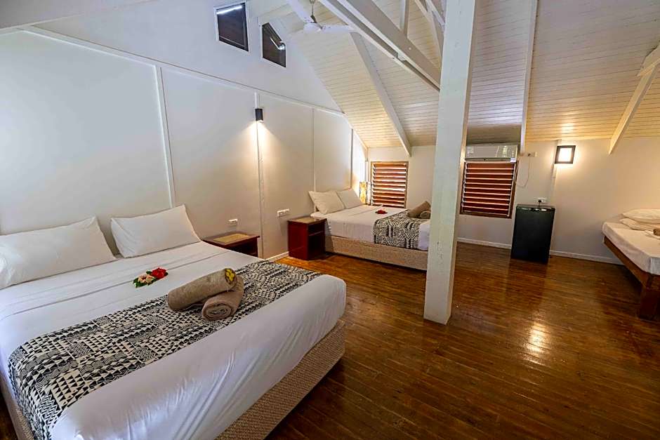 Photo 1 of 5 of Hibiscus Room