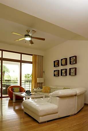 Family Suite Penthouse (5 Adults + 3 Children)