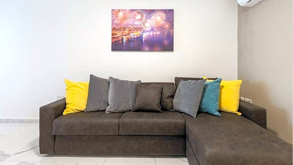 Spacious 2BR Apartment with Terrace - by HostMT