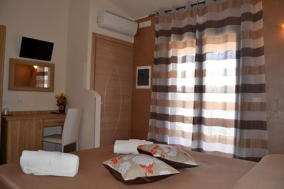 Photo 1 of 9 of Double Room