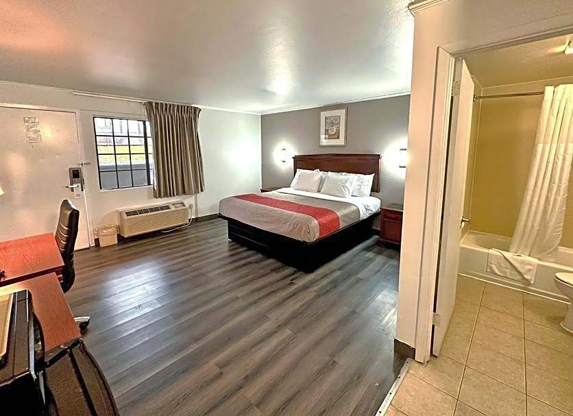 Red Carpet Inn - Stamford