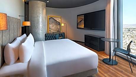 Standard King Room with City View