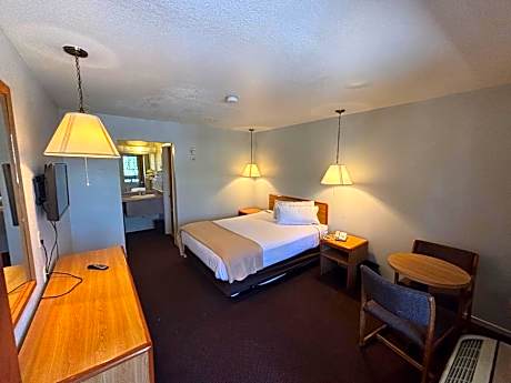 Queen Room - Disability Access - Smoking