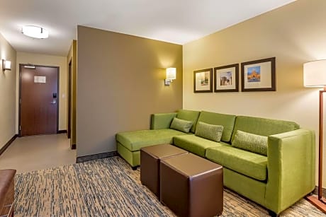 Queen Suite with Two Queen Beds - Non-Smoking