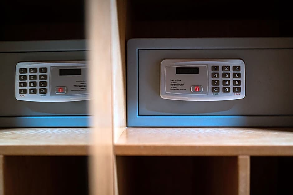 Belmore Court & Motel