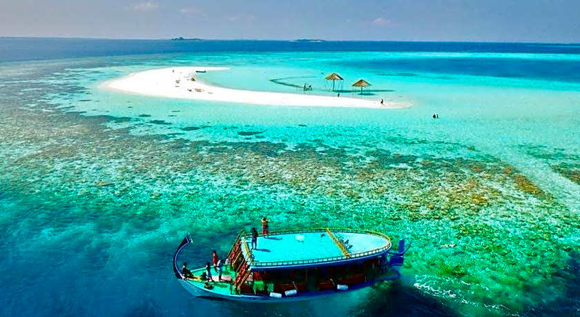 Sunrise by White sand dhigurah 