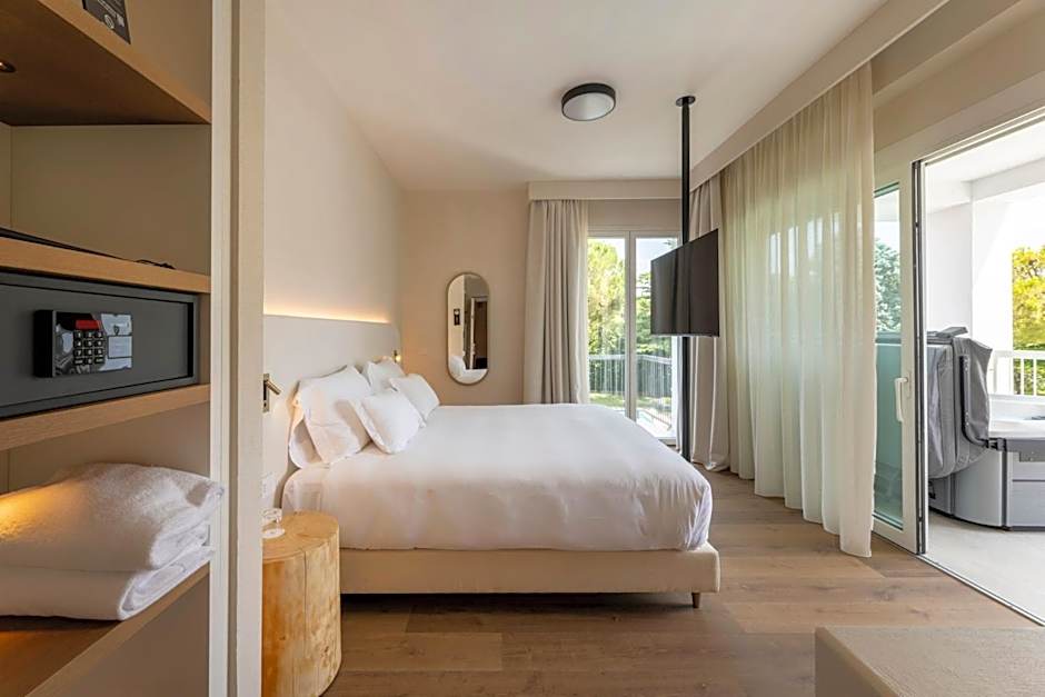 Hi Hotels Sirmione - Lakeview Pool