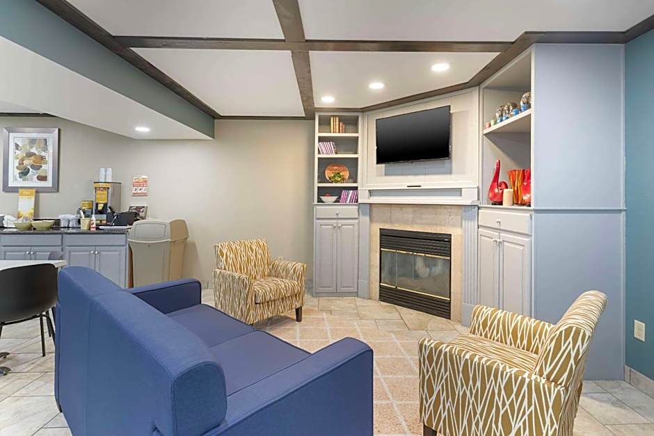 Quality Inn Newton at I-80