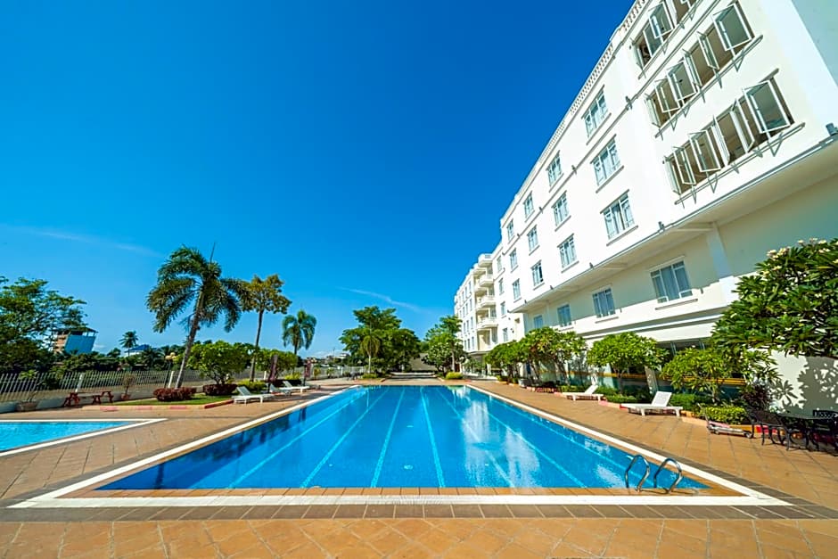 Pursat Riverside Hotel & Spa