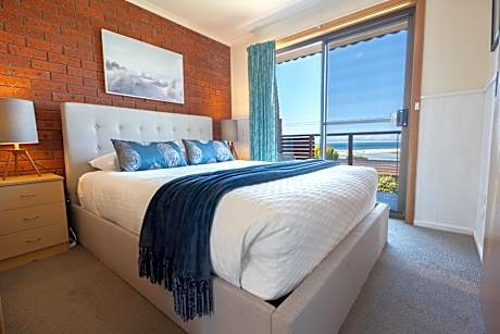 One-Bedroom Apartment 15