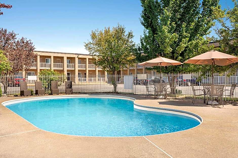 Super 8 by Wyndham Windsor/Dougall