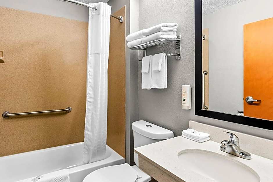 Quality Inn & Suites I-81 Exit 7