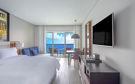 Oceanfront King Room - Mobility Accessible