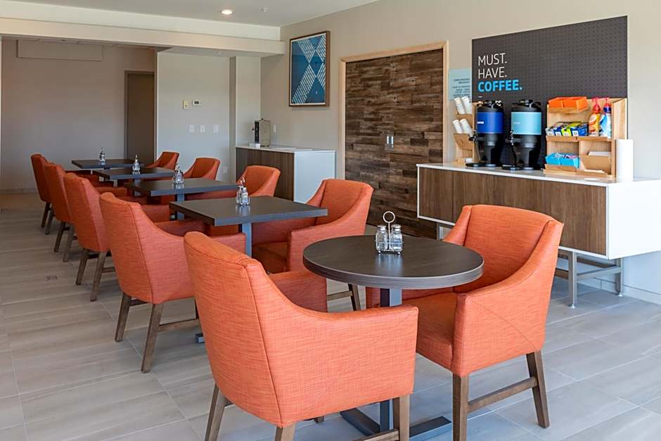 Holiday Inn Express & Suites Englewood - Denver South By IHG