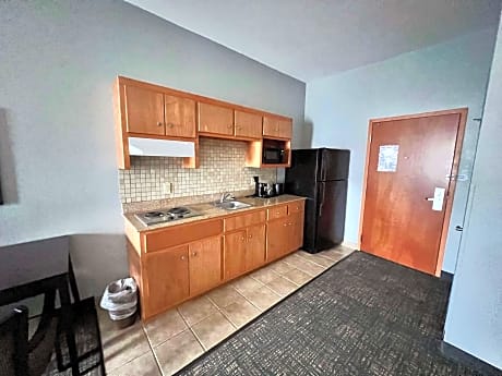 Accessible - 1 King Mobility Access Comm Assist Bathtub Kitchen Non-Smoking Full Breakfast