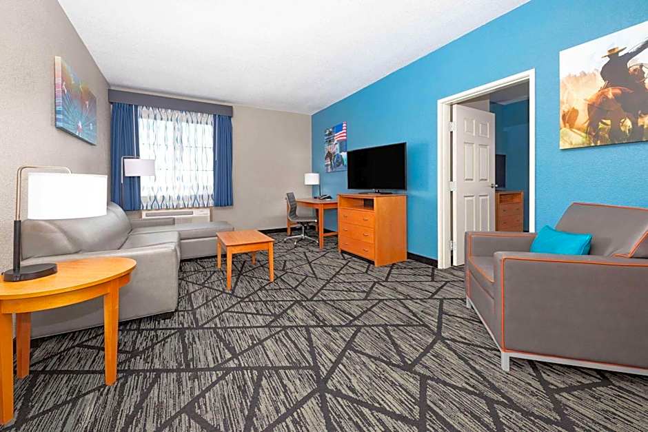 La Quinta Inn & Suites by Wyndham Alvarado